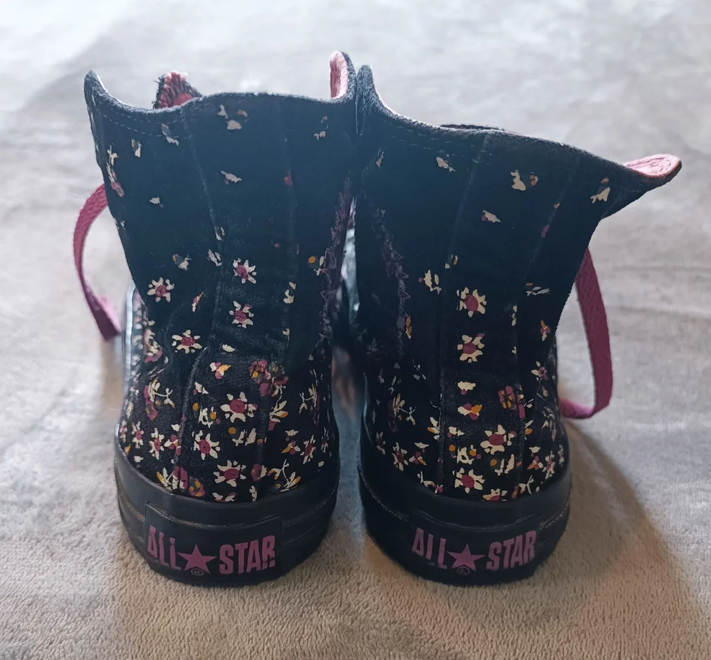 Pair of All Star Chuck Taylor converses size 37 good condition floral pattern – photo 6